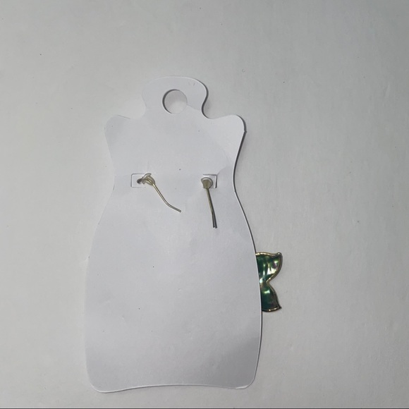 NWT Trendy Jewelry Metallic Flower Earrings - Picture 5 of 6